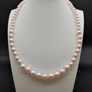 EUC vintage graduated blush faux pearl necklace, 16.75", elegant & classy